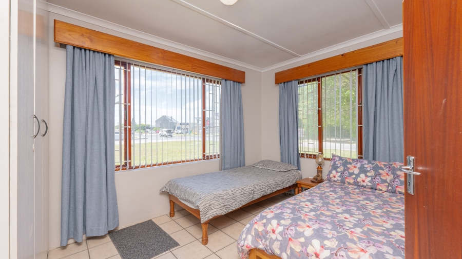4 Bedroom Property for Sale in Struisbaai Western Cape